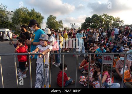 Bangkok, Thailand. 14. Januar 2023. Kinder, die mit ihren Eltern während des Thailand Children's Day im Regierungsgebäude in Bangkok gesehen wurden. (Foto: Peerapon Boonyakiat/SOPA Images/Sipa USA) Guthaben: SIPA USA/Alamy Live News Stockfoto