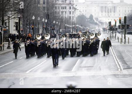 Üben Sie Die Eröffnungsfeier. US Air Force-Personal und Band am Freedom Plaza. Basis: Washington State: District of Columbia (DC) Land: Vereinigte Staaten von Amerika (USA) Stockfoto