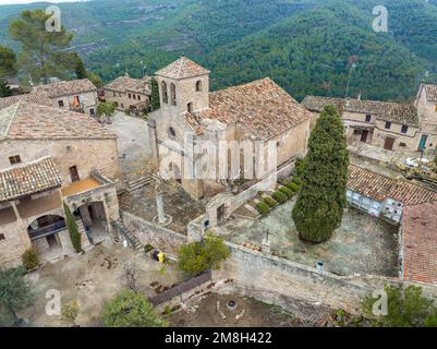 Santa Maria de Talamanca ist eine romanische Kirche in der Gemeinde Talamanca Bages, Provinz Barcelona, die im Inventar des Archits enthalten ist Stockfoto