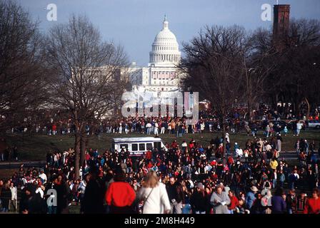 Das Capitol, vom Hügel des Washington Monument aus zu sehen, während des Amerikanischen Klassentreffens im Einkaufszentrum. Basis: Washington State: District of Columbia (DC) Land: Vereinigte Staaten von Amerika (USA) Stockfoto