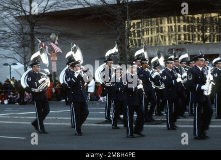 Eröffnungsparade. US Air Force Band bei Präsident Clintons Eröffnungsparade. Basis: Washington State: District of Columbia (DC) Land: Vereinigte Staaten von Amerika (USA) Stockfoto