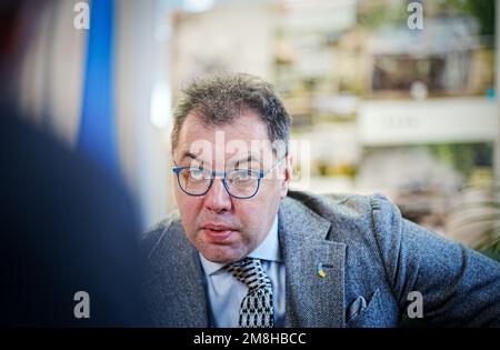 Berlin, Deutschland. 13. Januar 2023. Oleksii Makeiev, Botschafter der Ukraine in Deutschland, spricht in einem Interview mit Journalisten der deutschen Presseagentur dpa. Kredit: Kay Nietfeld/dpa/Alamy Live News Stockfoto