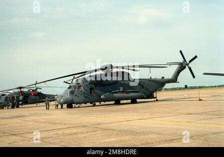 Eine linke Seitenansicht eines MH-53J Pave Low III Hubschraubers während einer Flugschau. Basis: Luftwaffenstützpunkt Eglin Bundesstaat Florida (FL) Land: Vereinigte Staaten von Amerika (USA) Stockfoto