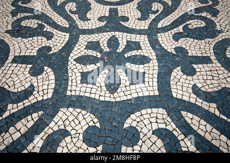 Muster des Kopfsteinpflasterpflasters in der Avenida da Liberdade, Lissabon, Portugal Stockfoto