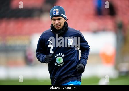 Connor Brown of Barrow wärmt sich während des Spiels der Sky Bet League 2 zwischen Leyton Orient und Barrow am Samstag, den 14. Januar 2023 im Matchroom Stadium in London auf. (Kredit: Federico Maranesi | MI News) Kredit: MI News & Sport /Alamy Live News Stockfoto