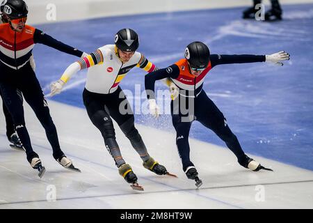 DANZIG, POLEN - JANUAR 14: Jens van 't Wout aus den Niederlanden schließt als erster vor Stijn Desmet aus Belgien im Finale A der Herren 1500m während der ISU-Europameisterschaft auf der kurzen Rennstrecke in Halla Victoria am 14. Januar 2023 in Danzig (Polen) (Foto von Andre Weening/Orange Pictures). Guthaben: Orange Pics BV/Alamy Live News Stockfoto