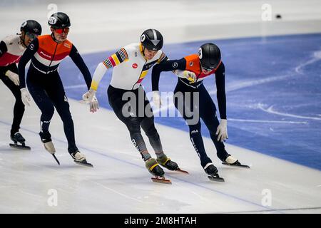 DANZIG, POLEN - JANUAR 14: Jens van 't Wout aus den Niederlanden schließt als erster vor Stijn Desmet aus Belgien im Finale A der Herren 1500m während der ISU-Europameisterschaft auf der kurzen Rennstrecke in Halla Victoria am 14. Januar 2023 in Danzig (Polen) (Foto von Andre Weening/Orange Pictures). Guthaben: Orange Pics BV/Alamy Live News Stockfoto