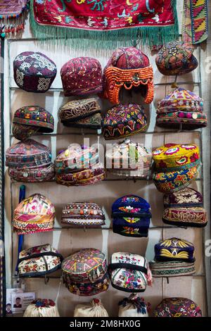 Hats for Sale, Toqi Zargaron (Trading Dome), Buhkara, Usbekistan Stockfoto