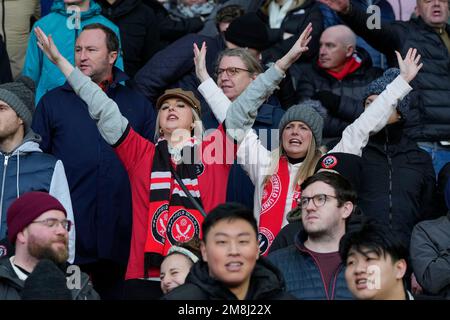 Sheffield, Großbritannien. 14. Januar 2023. Sheffield United Fans beim Sky Bet Championship-Spiel Sheffield United vs Stoke City in Bramall Lane, Sheffield, Großbritannien, 14. Januar 2023 (Foto von Steve Flynn/News Images) in Sheffield, Großbritannien, am 1./14. Januar 2023. (Foto: Steve Flynn/News Images/Sipa USA) Guthaben: SIPA USA/Alamy Live News Stockfoto