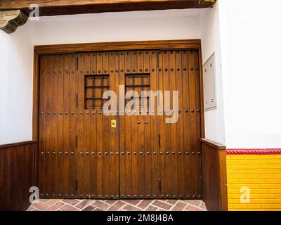 Archetekturelle Details, die typisch spanisch sind in Nerja an der Costa del Sol im Süden Spaniens Stockfoto
