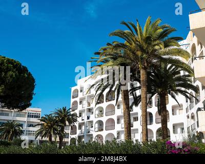 Archetekturelle Details, die typisch spanisch sind in Nerja an der Costa del Sol im Süden Spaniens Stockfoto