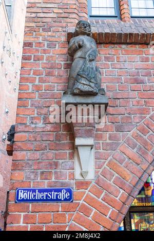 Bremen, Deutschland - 13. November 2022: Skulptur in der Altstadt von Bremen im Bundesstaat Freie Hansestadt Bremen Stockfoto