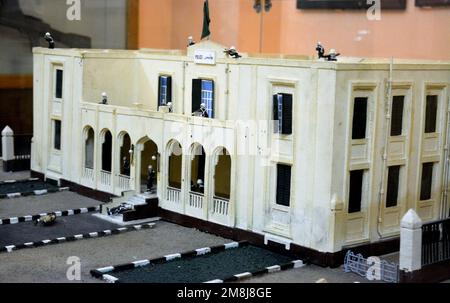 Kairo, Ägypten, Januar 7 2023: Ein Maquettenmodell der Polizeistation der Stadt Ismailia in der Zitadelle von Kairo zum Gedenken an den Tag der ägyptischen Nationalpolizei und an ma Stockfoto