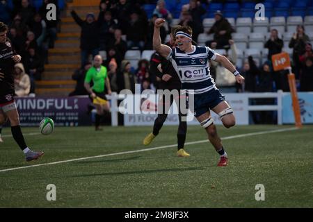 Coventry, Großbritannien. 14. Januar 2023. *** Probieren Sie Coventry Joshua Bainbridge beim Rugby-Championship-Spiel zwischen Coventry und Jersey Reds in der Butts Park Arena, Coventry, Großbritannien, am 14. Januar 2023. Foto von Simon Hall. Nur redaktionelle Verwendung, Lizenz für kommerzielle Verwendung erforderlich. Keine Verwendung bei Wetten, Spielen oder Veröffentlichungen von Clubs/Ligen/Spielern. Kredit: UK Sports Pics Ltd/Alamy Live News Stockfoto