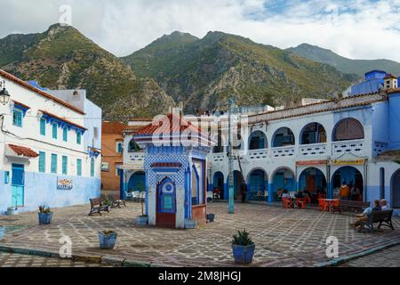 Nordafrika. Marokko. Chefchaouen. Place El Haouta, öffentlicher Brunnen Stockfoto