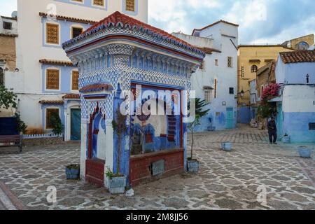 Nordafrika. Marokko. Chefchaouen. Place El Haouta, öffentlicher Brunnen Stockfoto