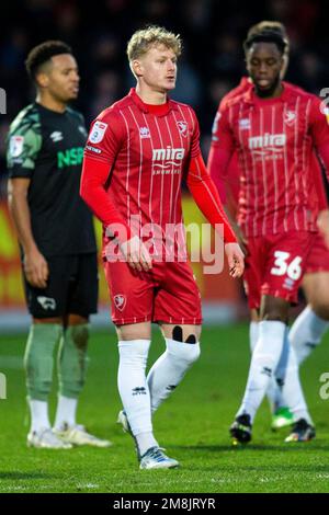 Cheltenham, Großbritannien. 14. Januar 2023. Ben Williams aus Cheltenham Town in Aktion. EFL Skybet Football League One Match, Cheltenham Town gegen Derby County im Fully-Suzuki Stadium in Cheltenham, Gloucestershire am Samstag, den 14. Januar 2023. Dieses Bild darf nur zu redaktionellen Zwecken verwendet werden. Nur redaktionelle Verwendung, Lizenz für kommerzielle Verwendung erforderlich. Keine Verwendung bei Wetten, Spielen oder Veröffentlichungen von Clubs/Ligen/Spielern. Bild von Lewis Mitchell/Kredit: Andrew Orchard Sportfotografie/Alamy Live News Stockfoto