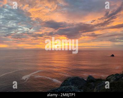 Sonnenuntergang in finisterre, dem letzten Ort der Welt Stockfoto