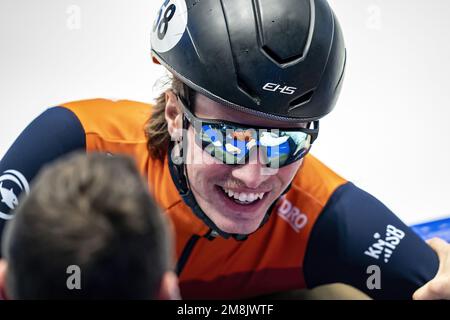 DANZIG - Jens van 't Wout gewinnt die 1500 Meter am 2. Tag der European Short Track Speed Skating Championships. Friso Emons ist Dritter. ANP RONALD HOOGENDOORN Stockfoto