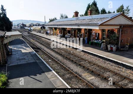 Toddington Station in Toddington in den Cotswolds in Großbritannien. Der Bahnhof gehört zur Gloucestershire Warwickshire Steam Railway (GWSR) und ist ein Stockfoto