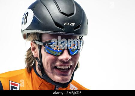 DANZIG - Jens van 't Wout gewinnt die 1500 Meter am 2. Tag der European Short Track Speed Skating Championships. Friso Emons ist Dritter. ANP RONALD HOOGENDOORN Stockfoto