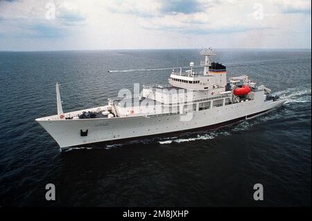 Ein Hafenbogenblick auf das im Rahmen von Abnahmeversuchen des Bauherstellers laufende Untersuchungsschiff USNS PATHFINDER (T-AGS-60) des militärischen Sealift-Kommandos. Land: Golf Von Mexiko Stockfoto