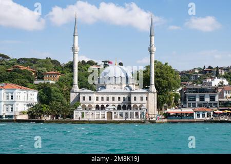 Beylerbeyi Moschee im Viertel Beylerbeyi auf der asiatischen Seite des Bosporus, Istanbul, Türkei Stockfoto