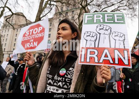 London, Großbritannien. 14. Januar 2023 Protest in Solidarität mit der Bewegung „Frau, Leben, Freiheit“ im Iran. Kredit: Andrea Domeniconi/Alamy Live News Stockfoto