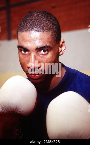 STAFF SGT. Ron Simms, US Air Force, Langley Air Force Base, Va., poses prior to a work out. STAFF SGT. Simms won a Bronze Medal in his Middleweight 165 lbs/75 kg weight class during the 12th Pan American Games. Base: Buenos Aires Country: Argentina (ARG) Stockfoto