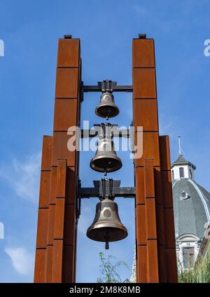 Ein Bild der Glocken der Kirche des Heiligen Demetrius in Bukarest. Stockfoto