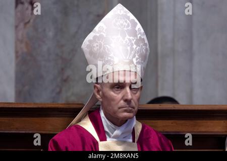 Vatikanstadt, Vatikan, 14. januar 2023. Monsignore Georg Gaenswein besucht die Beerdigung von Kardinal George Pell in St. Petersdom im Vatikan. Maria Grazia Picciarella/Alamy Live News Stockfoto