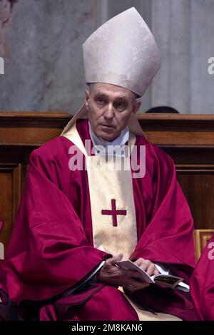 Vatikanstadt, Vatikan, 14. januar 2023. Monsignore Georg Gaenswein besucht die Beerdigung von Kardinal George Pell in St. Petersdom im Vatikan. Maria Grazia Picciarella/Alamy Live News Stockfoto