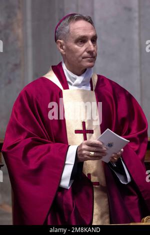 Vatikanstadt, Vatikan, 14. januar 2023. Monsignore Georg Gaenswein besucht die Beerdigung von Kardinal George Pell in St. Petersdom im Vatikan. Maria Grazia Picciarella/Alamy Live News Stockfoto