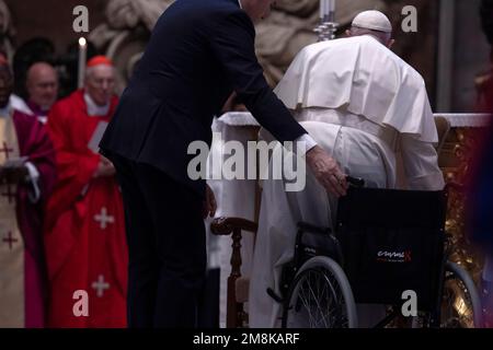 Vatikanstadt, Vatikan, 14. januar 2023. Papst Franziskus nimmt an der Beerdigung von Kardinal George Pell in St. Teil Petersdom im Vatikan. Maria Grazia Picciarella/Alamy Live News Stockfoto