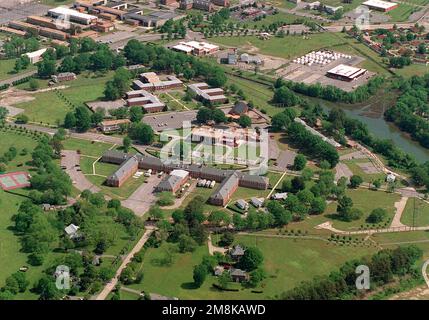 Luftaufnahme eines Abschnitts der Basis, der den Breezy Point Officers Club zeigt. Basis: Marine Air Station, Norfolk Bundesstaat: Virginia (VA) Land: Vereinigte Staaten von Amerika (USA) Stockfoto