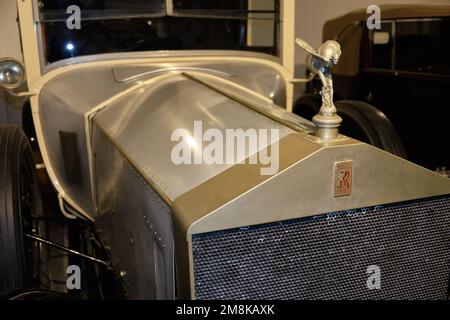 Rolls-Royce-Emblem auf einem 1924 Silver Gosht. Automobilmuseum von Málaga, Spanien. Stockfoto