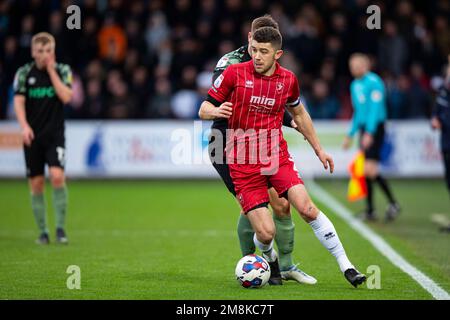 Cheltenham, Großbritannien. 14. Januar 2023. Sean Long aus Cheltenham Town in Aktion. EFL Skybet Football League One Match, Cheltenham Town gegen Derby County im Fully-Suzuki Stadium in Cheltenham, Gloucestershire am Samstag, den 14. Januar 2023. Dieses Bild darf nur zu redaktionellen Zwecken verwendet werden. Nur redaktionelle Verwendung, Lizenz für kommerzielle Verwendung erforderlich. Keine Verwendung bei Wetten, Spielen oder Veröffentlichungen von Clubs/Ligen/Spielern. Bild von Lewis Mitchell/Kredit: Andrew Orchard Sportfotografie/Alamy Live News Stockfoto