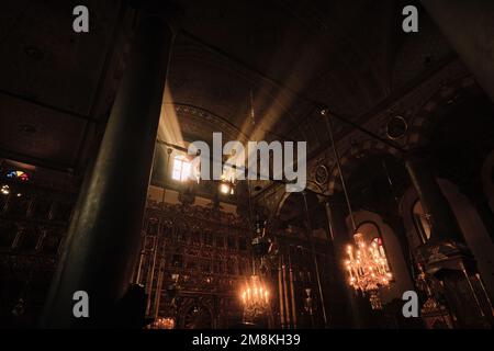 Istanbul, Türkei - Januar 2023: Innenansicht der Patriarchalkirche St. George, Konstantinopel Ökumenisches Orthodoxes Patriarchat Stockfoto