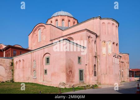 Istanbul, Türkei - Januar 2023: Zeyrek-Moschee oder Kloster des Pantokrators, Pantokrator umgewandelt von der byzantinischen Kirche in die Moschee Stockfoto