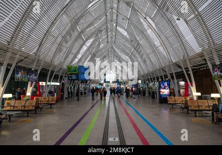 Montpellier, Occitanie, Frankreich, 12 28 2022 - Zentrale Insel des Bahnhofs Stockfoto