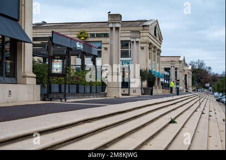 Montpellier, Occitanie, Frankreich, 12 28 2022 - Restaurants an der Esplande of Europe Stockfoto