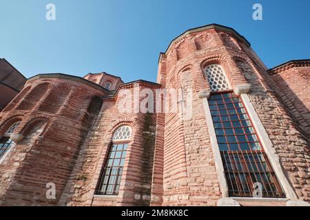 Istanbul, Türkei - Januar 2023: Zeyrek-Moschee oder Kloster des Pantokrators, Pantokrator umgewandelt von der byzantinischen Kirche in die Moschee Stockfoto