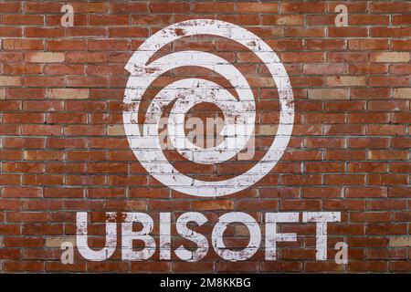 Köln, Deutschland. 24. Aug. 2022. Gamescom 2022: Logo des Herausgebers Ubisoft Entertainment SA an einer Wand am Stand von Ubisoft. Die gamescom ist die weltweit größte Messe für Computer- und Videospiele in Köln. Fotografien: Christian Lademann / LademannMedia Stockfoto