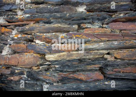 Steinrostfreie Stahl-Verbundplatten, grau-brauner Hintergrund Stockfoto