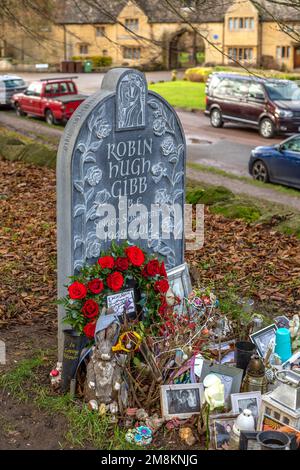 Grab von Robin Gibb mit seinem ehemaligen Haus im Hintergrund. Stockfoto