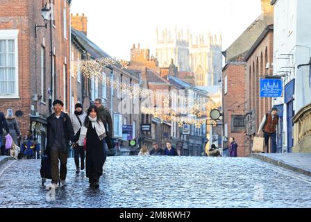 Fossgate Merchants Quarter, eine antike Straße in York, voller cooler, unabhängiger Bars, Geschäfte, Cafés und Restaurants in Yorkshire, Großbritannien Stockfoto