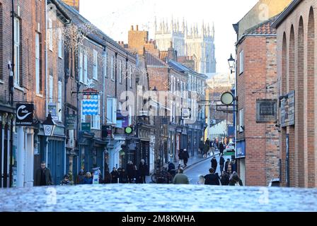 Fossgate Merchants Quarter, eine antike Straße in York, voller cooler, unabhängiger Bars, Geschäfte, Cafés und Restaurants in Yorkshire, Großbritannien Stockfoto