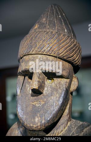 Kalasch-Stäube aus Holz, Peshawar Museum, Peshawar, Pakistan Stockfoto