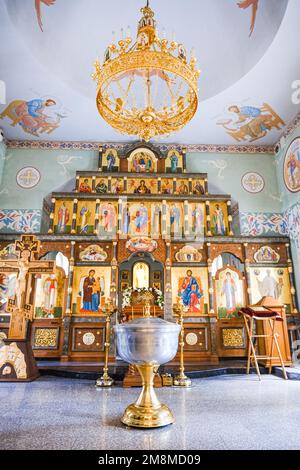 Die Detail-Taufzeremonie in der Kirche Stockfoto