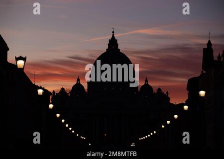 Rom, Italien. 14. Januar 2023. Blick auf den Petersdom während des Sitzspiels für Emanuela Orlandi in Rom (Foto: Matteo Nardone/Pacific Press) Kredit: Pacific Press Production Corp./Alamy Live News Stockfoto